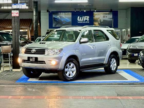 TOYOTA HILUX SW4 3.0 SRV 4X4 16V TURBO INTERCOOLER DIESEL 4P AUTOMÁTICO TOYOTA HILUX SW4 3.0 SRV 4X4 16V TURBO INTERCOOLER DIESEL 4P AUTOMÁTICO